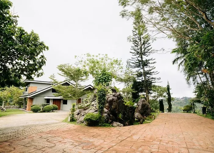 Villa Grey Rock Mountain W/ Private Pool & Jacuzzi Balamban