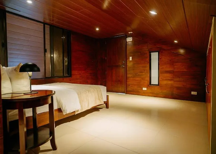 Villa Grey Rock Mountain W/ Private Pool & Jacuzzi Balamban