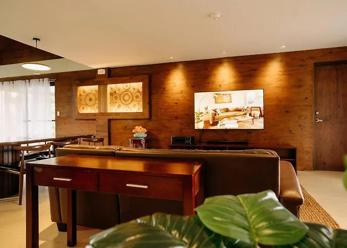 Villa Grey Rock Mountain W/ Private Pool & Jacuzzi Balamban