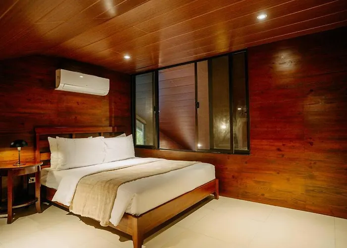 Villa Grey Rock Mountain W/ Private Pool & Jacuzzi Balamban